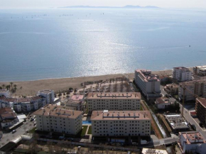 Frente a la Playa de Roses, Piscina, Terraza, AC, Parking, 6 Pers, Ideal para Familias - ES-258-13